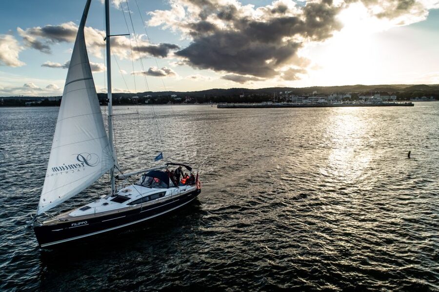 Sopot: Sunset Yacht Cruise with Welcome Drink - What you see from the water, Sopot hotels and Orłowo coast