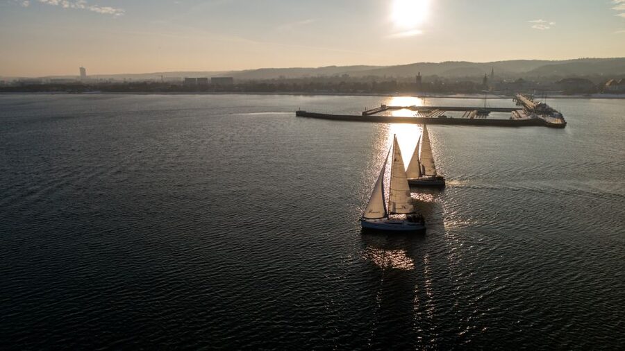 Sopot: Sunset Yacht Cruise with Welcome Drink - Sailing past Gdańsk highlights, marina views and the lighthouse