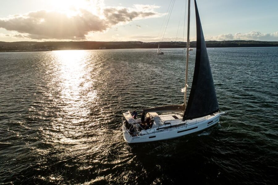 Sopot: Sunset Yacht Cruise with Welcome Drink - Drinks, blankets, and staying comfortable on deck