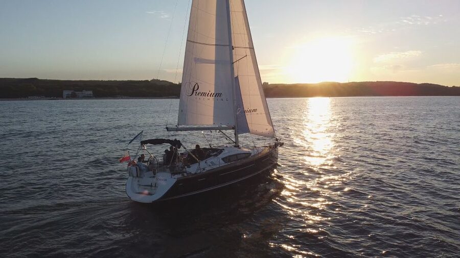 Sopot: Sunset Yacht Cruise with Welcome Drink - Timing and pace on the water