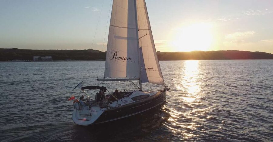 Sopot: Sunset Yacht Cruise with Welcome Drink - Getting to the Sopot marina, pier access, and boarding