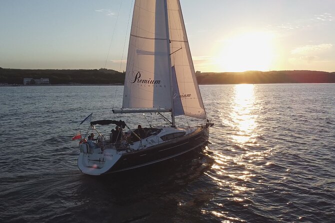 Sopot Yacht Cruise Around the Bay with Welcome Drink - Getting there: where you meet and what to bring
