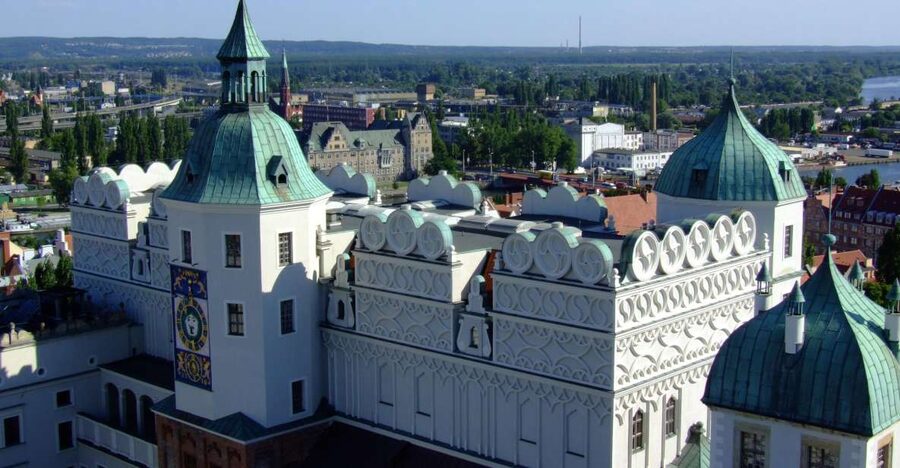 Szczecin: Old Town Highlights Private Walking Tour - Solidarity Square, Karlowicz Philharmonic, and the 110m tower climb