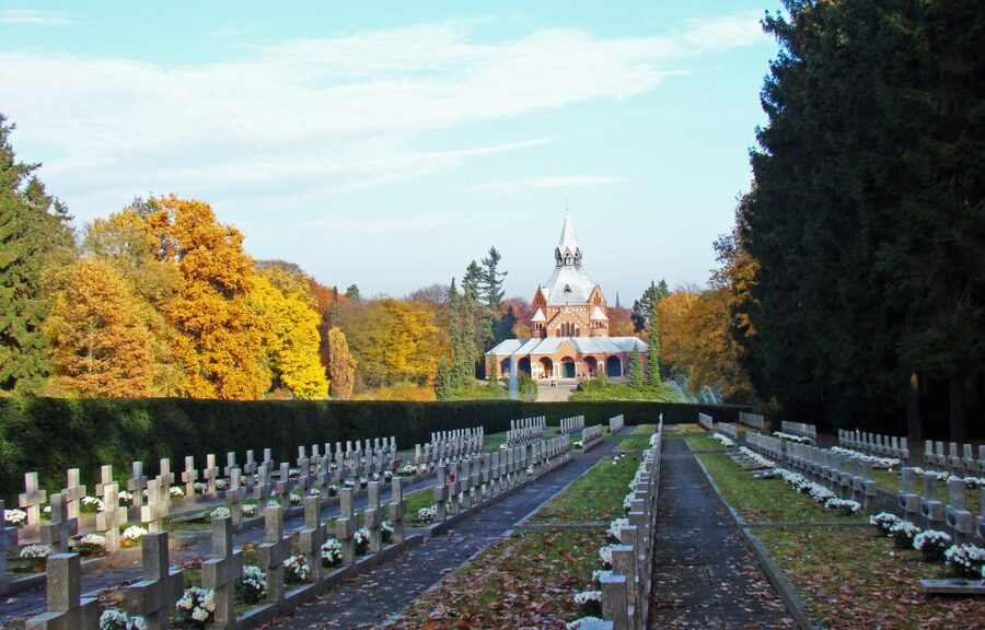 Szczecin: Old Town Highlights Private Walking Tour - Piastowski Boulevard and the West Oder River views, then the castle courtyards