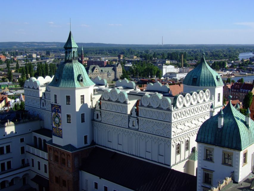 Szczecin Pomeranian Dukes’ Castle Exterior Private Tour - Getting started at Oddział PKO Banku Polskiego, and how pickup affects your walk