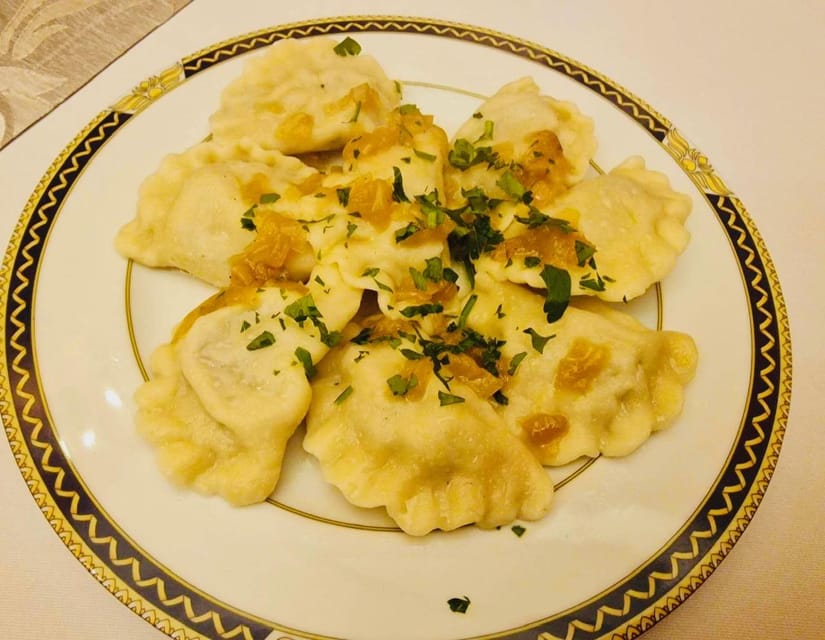 Taste of Poland, food tour and guided walk with 12 tasting - Royal Castle area and Old Town: history you can actually place
