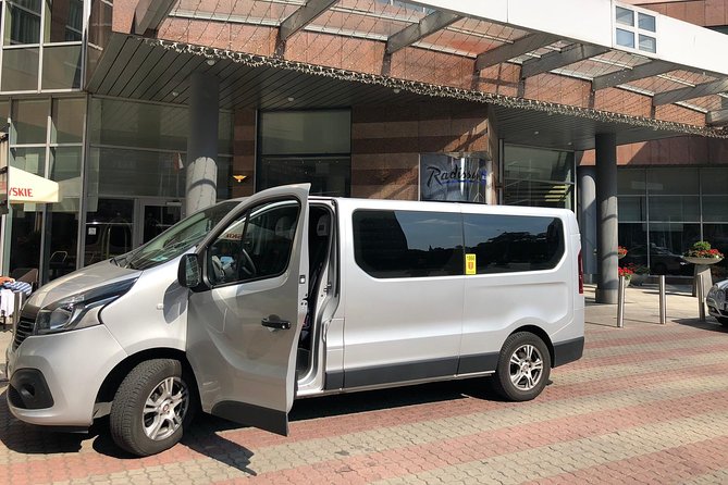 Taxi from Gdańsk airport to city centre ( old town Gdańsk ) - Why a prebooked airport taxi beats the Gdańsk scramble
