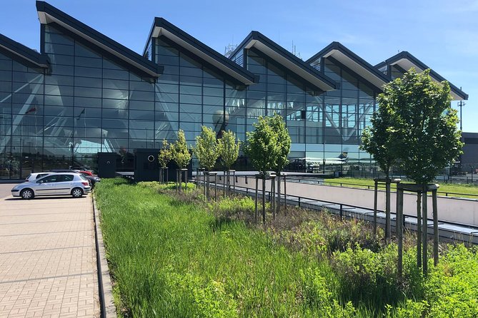 Taxi from Gdańsk airport to city centre ( old town Gdańsk ) - Finding your driver fast in Gdańsk arrivals