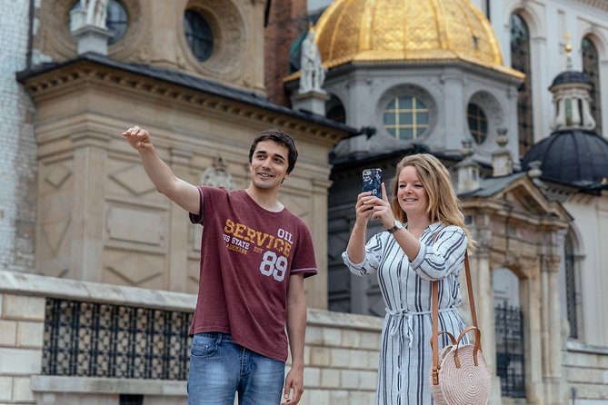 The Heart of Krakow: Old Town & Wawel Castle Private Tour - Timing, start point, and finishing at Wawel