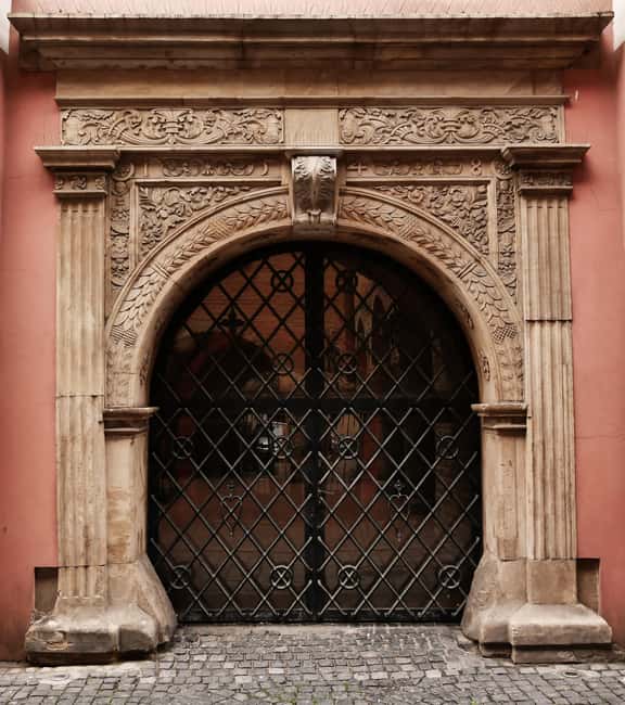 The Roots of Poznań (small group) - The Royal Castle: royal memory and battles you can feel
