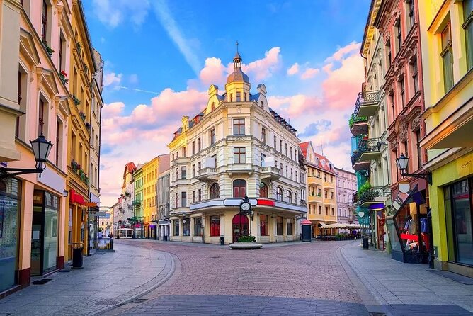 Torun Old Town Highlights Private Walking Tour - Planetarium, John Paul II, Copernicus, and the Donkey