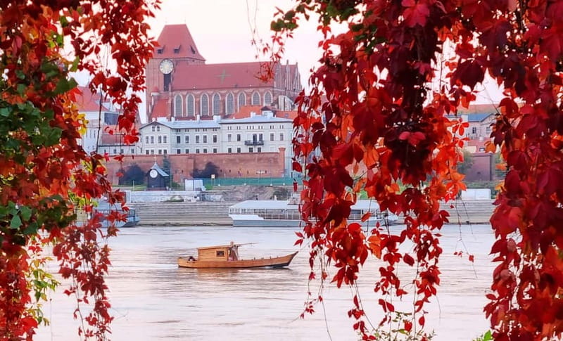 Toruń: Sightseeing Cruises on the Vistula River - Why the Vistula River view in Toruń feels different