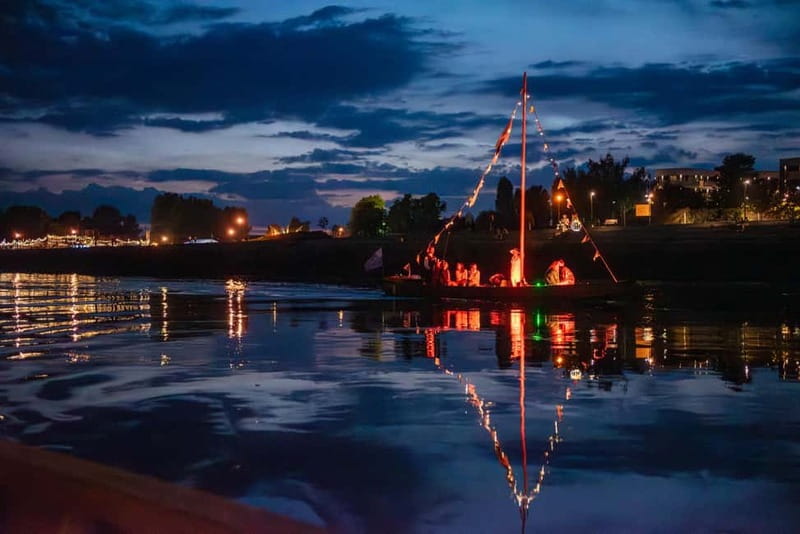 Toruń: Toruń at Night from a Boat on the Vistula - Key things you will notice on this Toruń night cruise