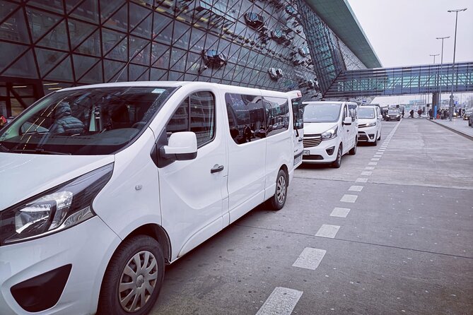 Transfer Krakow Balice Airport - Krakow City - The Ride Itself: Air-Conditioned Comfort and Real-World Punctuality