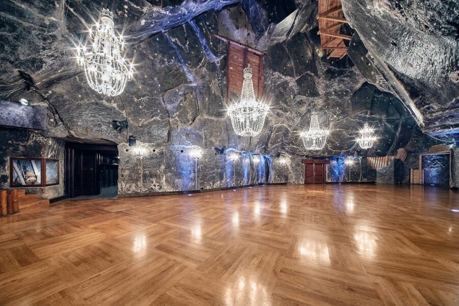 Unesco List; Wieliczka Salt Mine Half-Day Tour from Kraków - Descending to the first level: 380 steps and a cooler reality