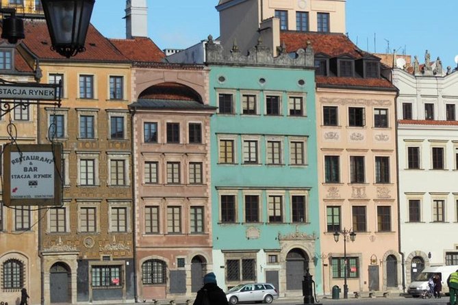 Walk through the Warsaw Old and New Town: like Phoenix from the ashes - Crossing the city gate into the New Town for Marie Curie