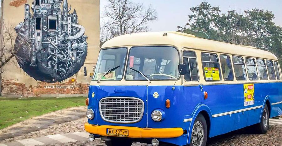 Warsaw: 2.5-Hour Dark Side - Praga District by a Retro Bus - Meeting at the Palace of Culture and Science without losing 20 minutes