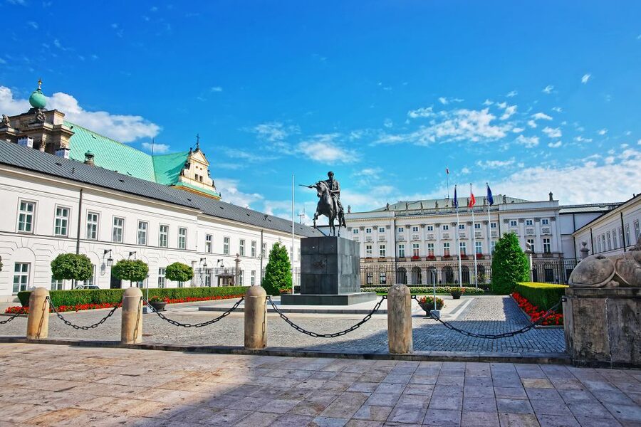 Warsaw: 3-Hour Panoramic City Bus Tour with Pickup - Old Town and the Royal Castle: a rebuilt icon you can actually walk through