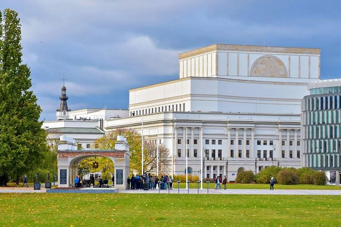 Warsaw at War 1939-1945: A Self-guided Audio Tour - Walking route basics: 3 km, 90 minutes, and pause power