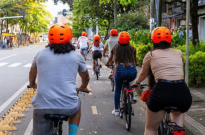 Warsaw Bike Tour: Old Town Guided Tour - 90 Minutes of Magic! - Rynek Starego Miasta Cobblestones: The Old Town Feels Real