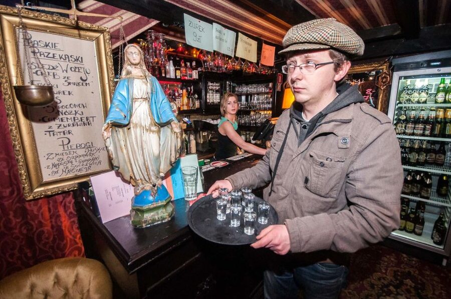 Warsaw: Evening History and Pubs Tour by Retro Minibus - From Communist Power to Warsaw’s Warsaw Stock Exchange