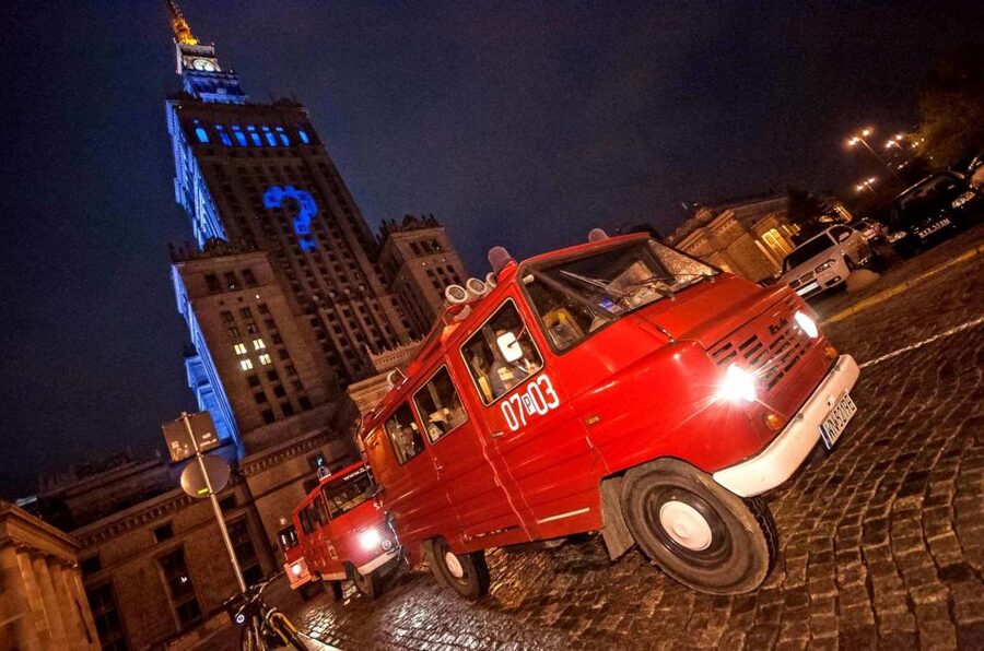 Warsaw: Evening History and Pubs Tour by Retro Minibus - Crossing the Vistula and Arriving in Praga