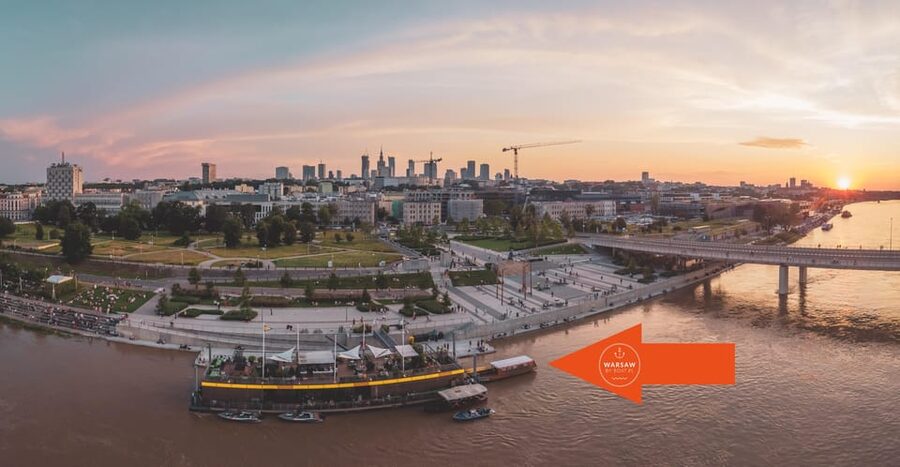 Warsaw: Evening Vistula Cruise with Welcome Drink - Copernicus Science Center: A Modern Landmark With a Cinematic View