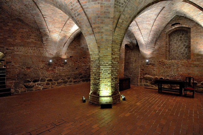 Warsaw Everday Skip the Line Royal Castle Guided Tour - Royal Castle and Old Town in one focused 2 to 3 hours
