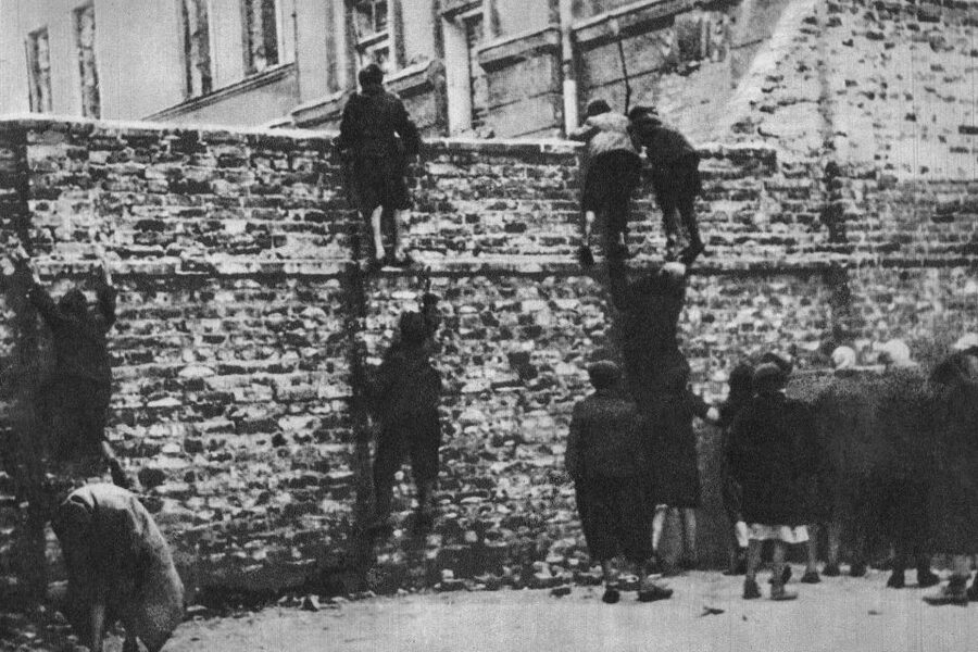 Warsaw: Ghetto, Jewish Cemetery & POLIN Museum Private Tour - Ending at Umschlagplatz: The Departure Point to Treblinka