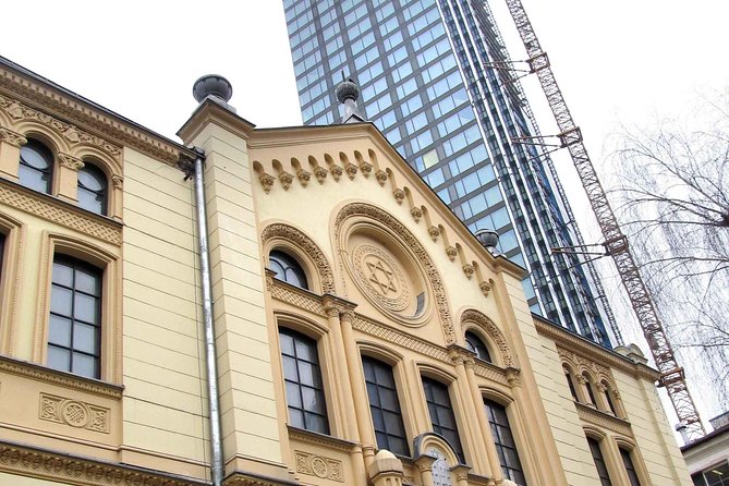 Warsaw Jewish Ghetto: private tour by retro car with hotel pickup - FAQ