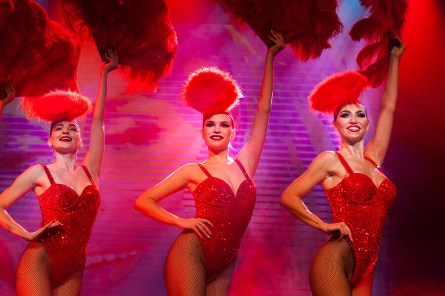 Warsaw: Live Show at Sabat Theatre - Stage dancing to live music: the interactive payoff