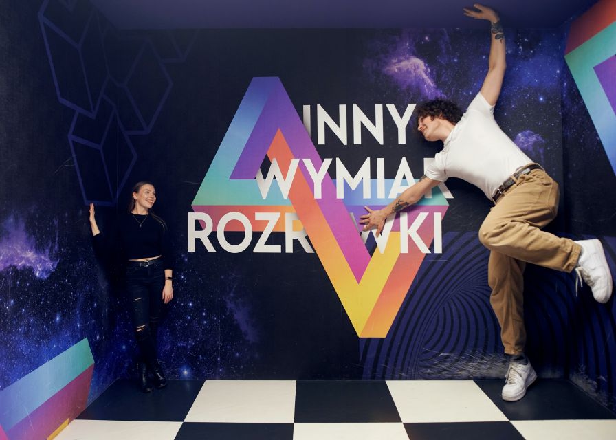 Warsaw: Museum World of Illusion Entry Ticket - Languages, staff support, and what happens at the start