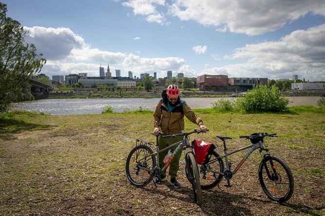 Warsaw Nature and Urban Highlights Bike Tour - Łazienkowski Bridge and Port Czerniakowski: from traffic to riverside calm