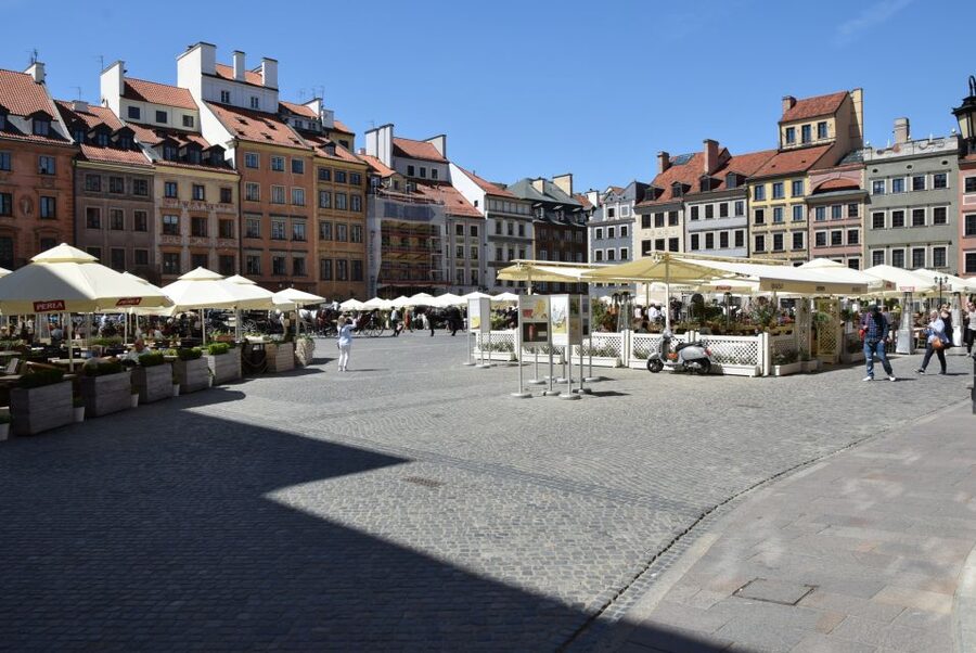 Warsaw: Old Town Guided Walking Tour - Finding your guide at Castle Square, and why the start matters