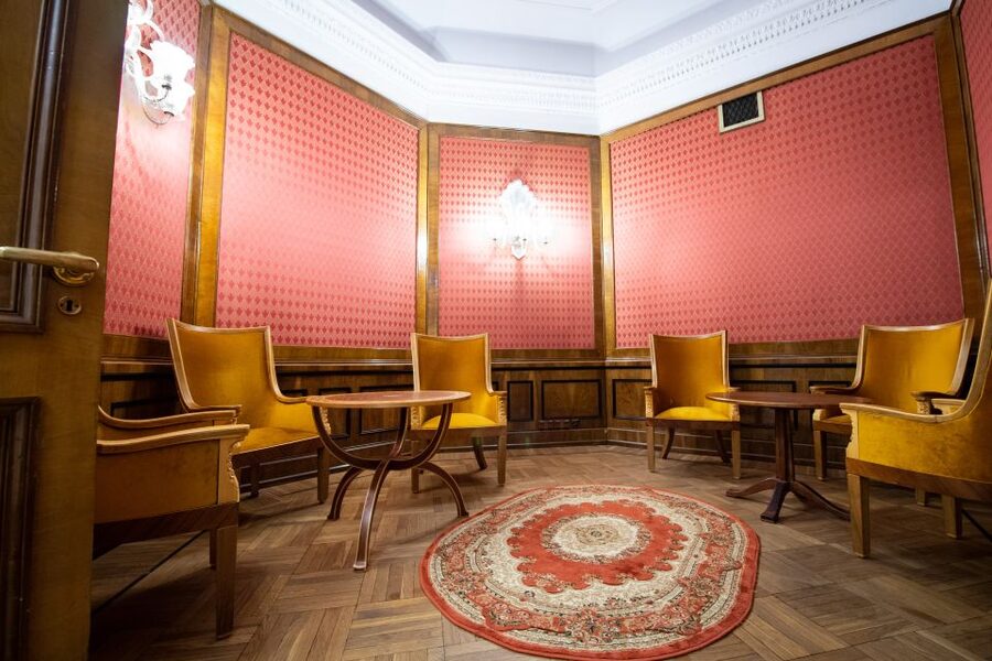 Warsaw: Palace of Culture and Science Tour with Terrace - Who this tour is for, and who should skip it