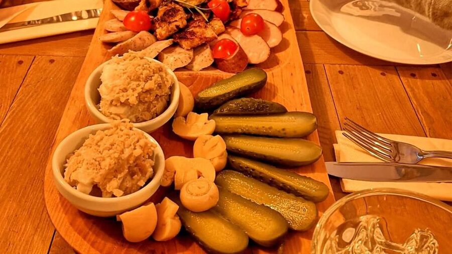 Warsaw: Polish Food Tour - The food portion: how 10 dishes fill a hungry stomach