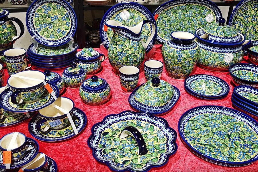 Warsaw: Pottery Decorating Ceramic Workshop - Where You Start: The Gallery Meeting Point