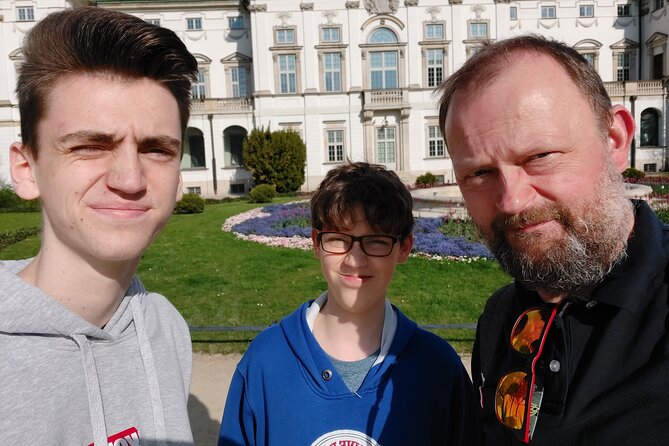 Warsaw’s Muranów: Jewish Heritage Exploration Game and Tour - Krasinski Palace and the end at plac Krasińskich 3/5
