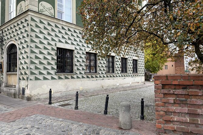 Warsaw's Old Town A Self-Guided Audio Tour - Castle Square again, then the final act near Dzwon na Kanonii