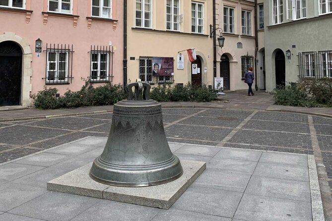 Warsaw's Old Town A Self-Guided Audio Tour - Royal Castle Square fortifications, then Jan Kiliński’s defiance