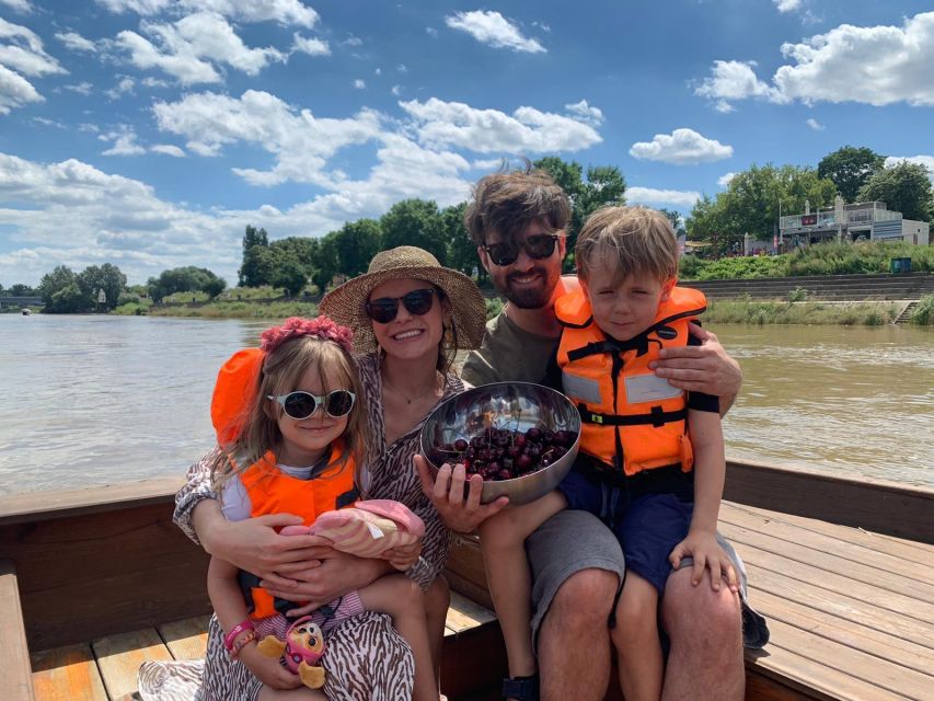 Warsaw: Vistula Cruise - Onboard guidance: what you can expect from the helmsman and narration