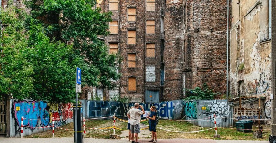 Warsaw: Warsaw Ghetto Private Walking Tour with Hotel Pickup - Key things to notice before you go