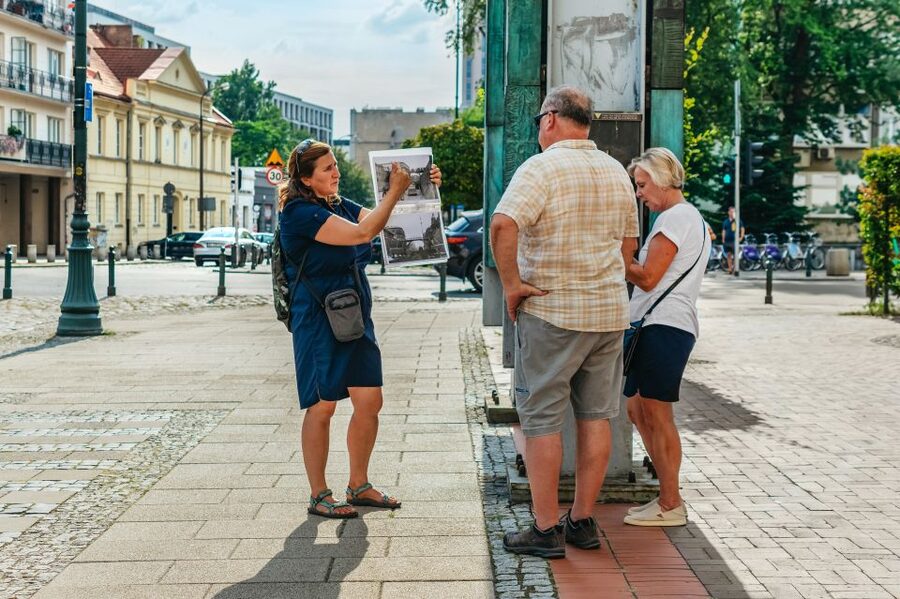 Warsaw: Warsaw Ghetto Private Walking Tour with Hotel Pickup - Umschlagplatz: the collection point with heavy symbolism