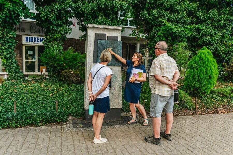 Warsaw: Warsaw Ghetto Private Walking Tour with Hotel Pickup - Warsaw Ghetto Uprising: why people took up arms