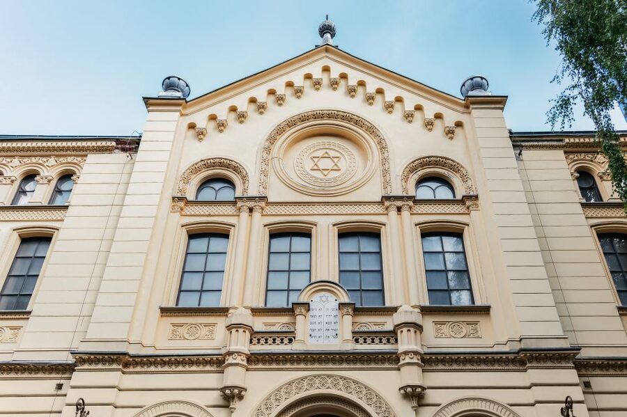 Warsaw: Warsaw Ghetto Private Walking Tour with Hotel Pickup - 1940 to liquidation: how the story unfolds block by block