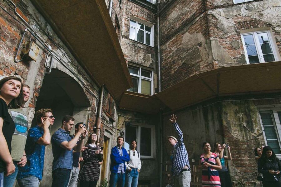 Warsaw: WWII Private Tour by Retro Minibus with Hotel Pickup - Setting the stage: from 1939 into two occupations