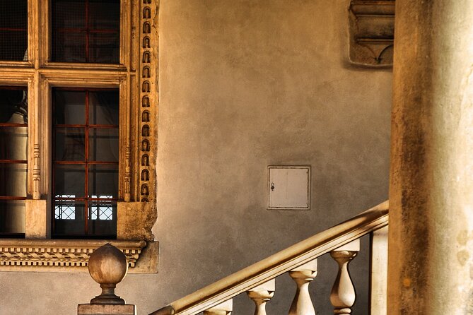 Wawel Castle and Cathedral Guided Walking Tour in Kraków - Price and value for your Kraków time