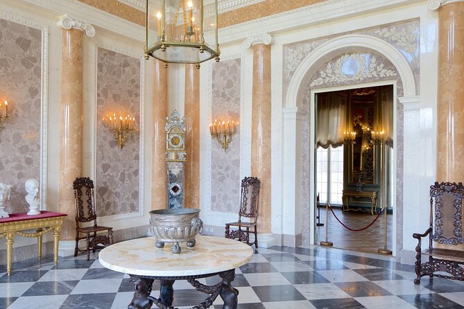 Wilanów Royal Palace + Polish Vodka Museum: SMALL GROUP /inc. Pick-up/ - Getting picked up without the usual hassle