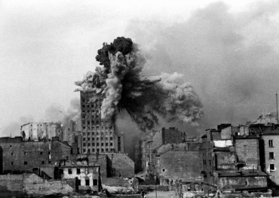 World War 2 in Warsaw walking tour in English - Quick takeaways