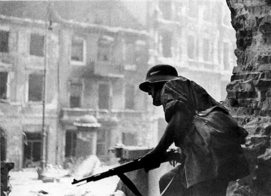 World War 2 in Warsaw walking tour in English - The former Jewish Ghetto, from everyday life to uprising resistance
